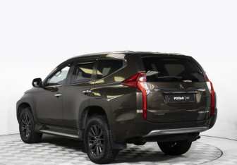 Подержанный автомобиль Mitsubishi Pajero Sport 2017 года (7 фото)