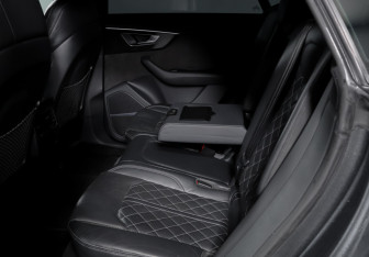 Подержанный автомобиль Audi Q8 2019 года (10 фото)