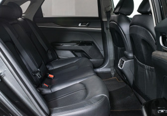 Подержанный автомобиль Kia K5 2020 года (12 фото)