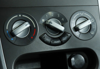 Подержанный автомобиль Suzuki Splash 2011 года (15 фото)