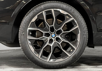 Новый BMW X7 2022 (7 фото)