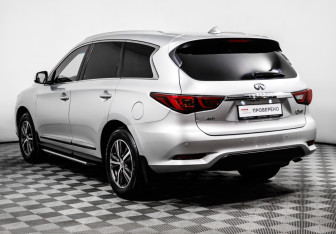 Подержанный автомобиль Infiniti QX60 2019 года (7 фото)