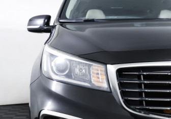 Подержанный автомобиль Kia Carnival 2018 года (27 фото)