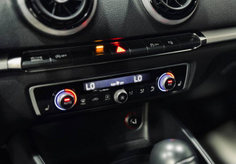 Подержанный автомобиль Audi A3 Hatchback 2014 года (19 фото)