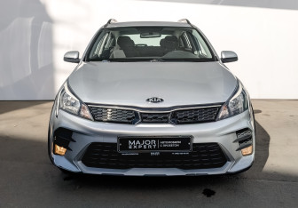 Подержанный автомобиль Kia Rio Hatchback 2021 года (2 фото)