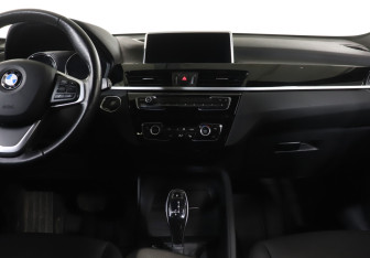 Подержанный автомобиль BMW X1 2022 года (14 фото)