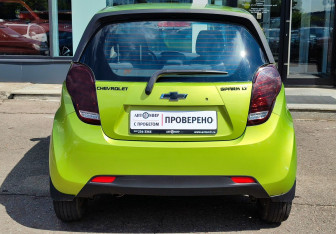 Подержанный автомобиль Chevrolet Spark 2012 года (6 фото)