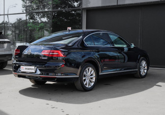 Подержанный автомобиль Volkswagen Passat Sedan 2015 года (5 фото)