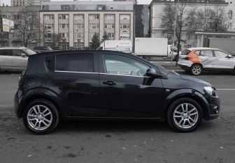 Подержанный автомобиль Chevrolet Aveo Hatchback 2013 года (4 фото)