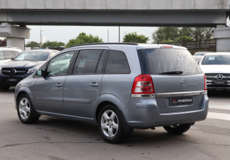 Подержанный автомобиль Opel Zafira Compactvan 2008 года (7 фото)