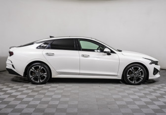 Подержанный автомобиль Kia K5 2021 года (4 фото)