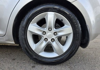 Подержанный автомобиль Kia Ceed Hatchback 2009 года (16 фото)