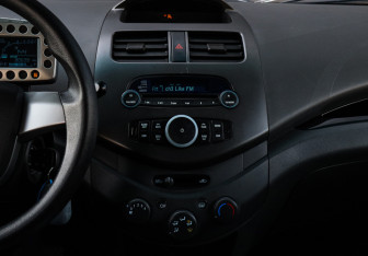 Подержанный автомобиль Chevrolet Spark 2012 года (10 фото)