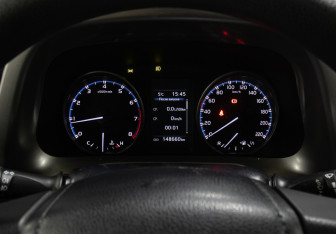 Подержанный автомобиль Toyota RAV4 2016 года (13 фото)