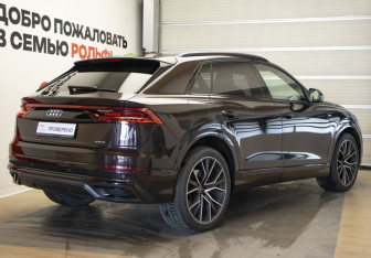Подержанный автомобиль Audi Q8 2021 года (4 фото)