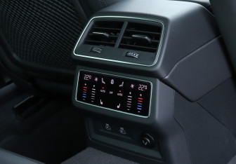 Подержанный автомобиль Audi A6 Sedan 2022 года (22 фото)