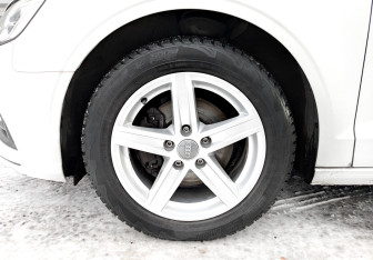 Подержанный автомобиль Audi A3 Sedan 2017 года (18 фото)