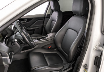 Подержанный автомобиль Jaguar F-Pace 2017 года (20 фото)