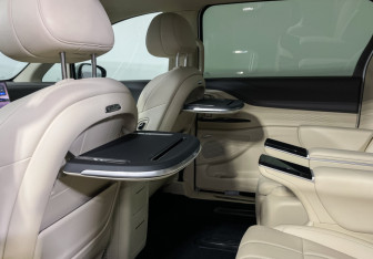 Подержанный автомобиль Voyah Dream 2025 года (17 фото)