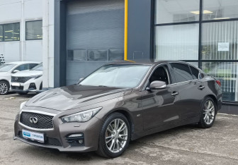 Подержанный автомобиль Infiniti Q50 2015 года (1 фото)