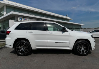 Подержанный автомобиль Jeep Grand Cherokee 2021 года (4 фото)
