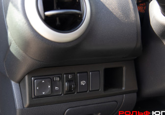Подержанный автомобиль Nissan Note 2011 года (14 фото)