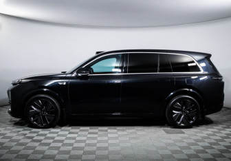 Подержанный автомобиль LiXiang L9 2023 года (8 фото)