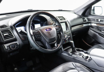 Подержанный автомобиль Ford Explorer 2017 года (7 фото)