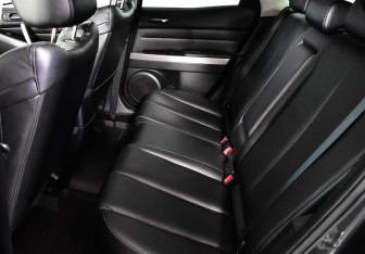 Подержанный автомобиль Mazda CX-7 2011 года (9 фото)