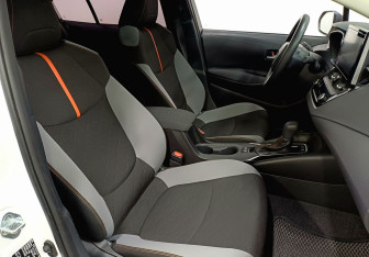 Подержанный автомобиль Toyota Corolla Hatchback 2023 года (24 фото)