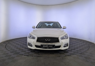 Подержанный автомобиль Infiniti Q50 2014 года (2 фото)