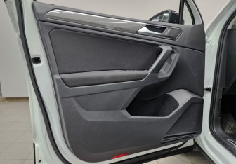 Подержанный автомобиль Volkswagen Tiguan 2020 года (18 фото)