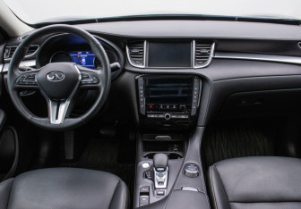 Подержанный автомобиль Infiniti QX50 2018 года (13 фото)