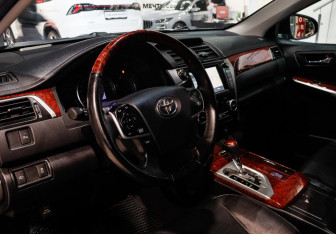 Подержанный автомобиль Toyota Camry Sedan 2013 года (7 фото)