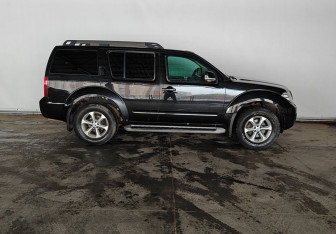 Подержанный автомобиль Nissan Pathfinder 2011 года (7 фото)