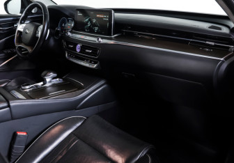 Подержанный автомобиль Kia K900 2020 года (10 фото)
