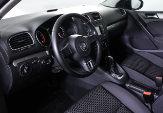Подержанный автомобиль Volkswagen Golf Hatchback 2011 года (14 фото)