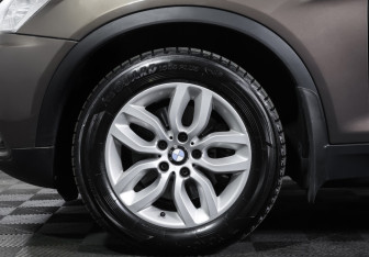 Подержанный автомобиль BMW X3 2012 года (24 фото)