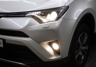 Подержанный автомобиль Toyota RAV4 2017 года (22 фото)