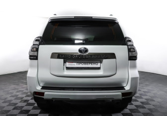 Подержанный автомобиль Toyota Land Cruiser Prado 2020 года (6 фото)