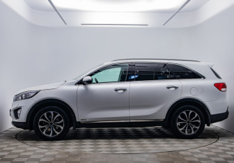 Подержанный автомобиль Kia Sorento 2017 года (8 фото)