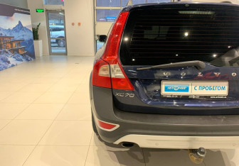 Подержанный автомобиль Volvo XC70 2012 года (8 фото)