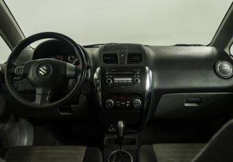 Подержанный автомобиль Suzuki SX4 Hatchback 2011 года (11 фото)