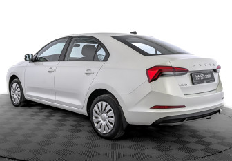 Подержанный автомобиль Skoda Rapid Liftback 2021 года (7 фото)