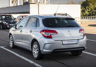 Подержанный автомобиль Citroen C4 Hatchback 2012 года (7 фото)