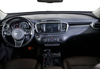 Подержанный автомобиль Kia Sorento 2017 года (15 фото)