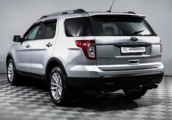 Подержанный автомобиль Ford Explorer 2011 года (7 фото)