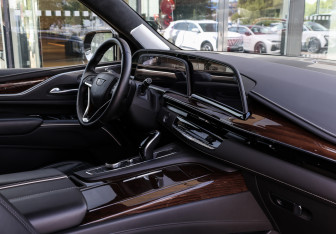 Подержанный автомобиль Cadillac Escalade Suv 2022 года (11 фото)