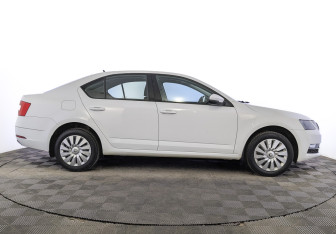 Подержанный автомобиль Skoda Octavia Liftback 2018 года (4 фото)