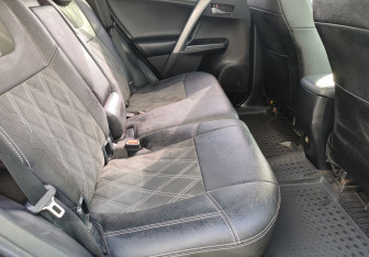 Подержанный автомобиль Toyota RAV4 2017 года (11 фото)